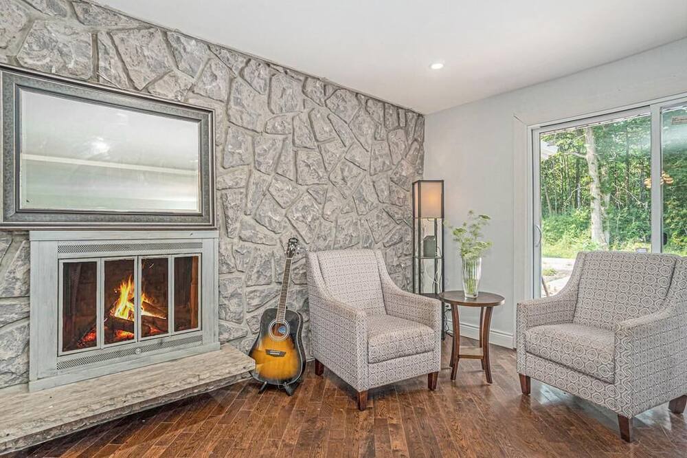 Photo of Livingroom in Aylmer