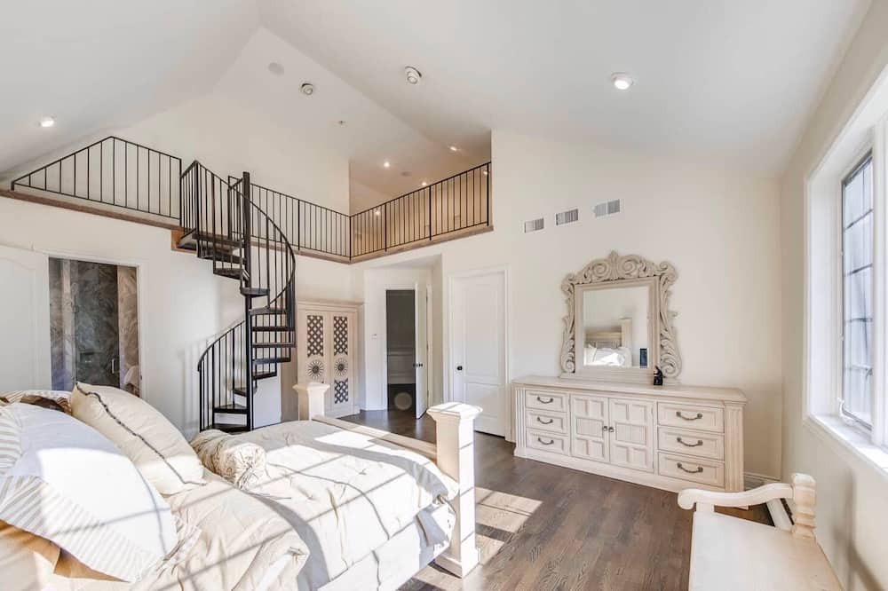 Photo of Bedroom in Saddle River