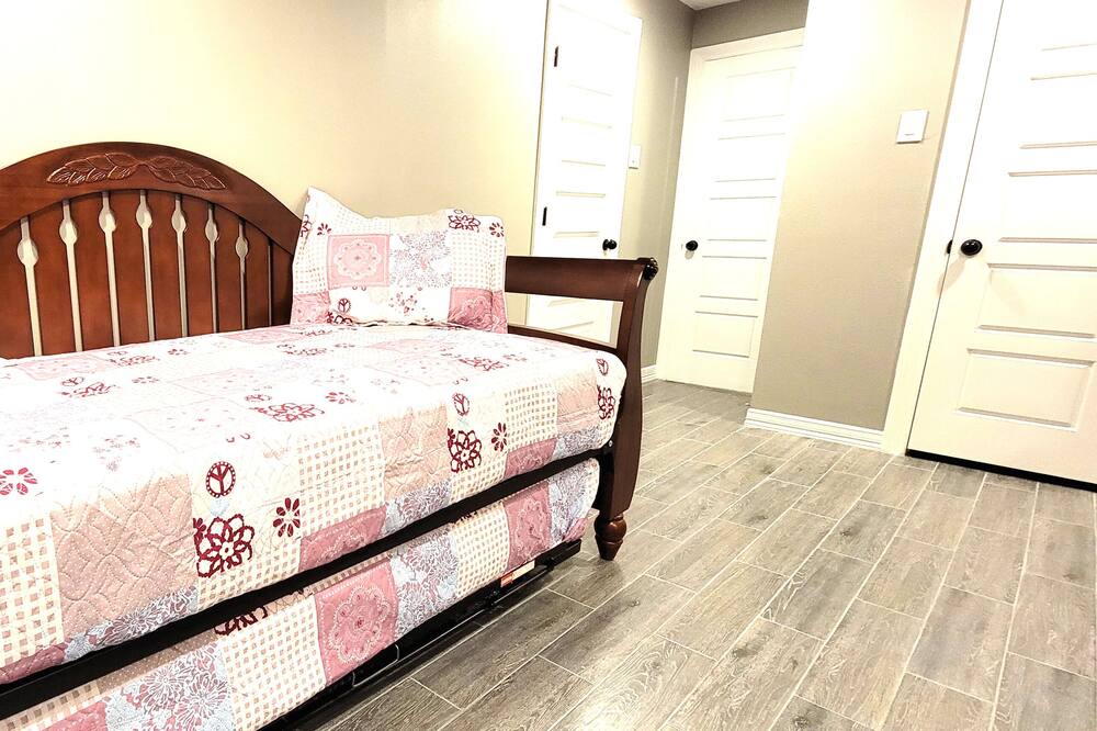 Photo of Bedroom in South Central Houston