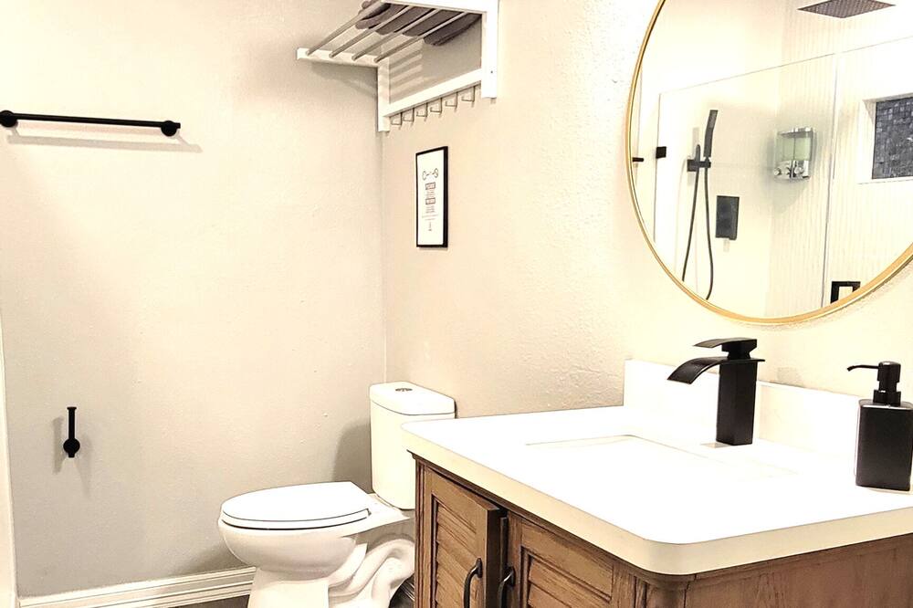 Photo of Bathroom in South Central Houston