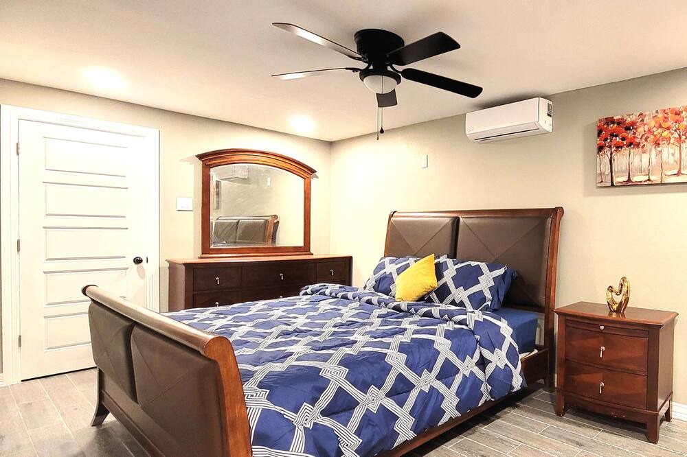 Photo of Bedroom in South Central Houston