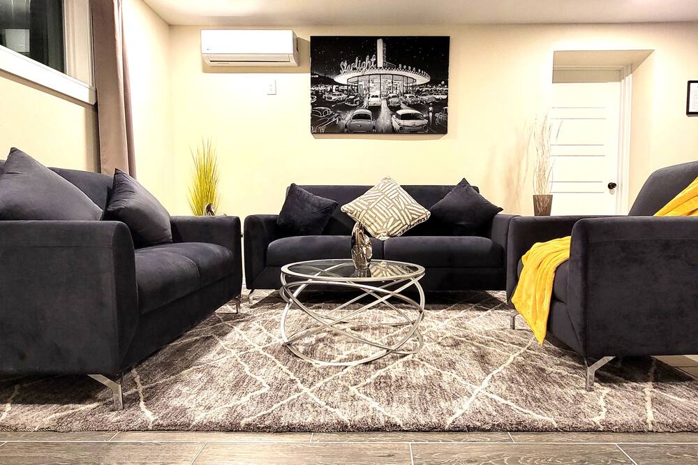 Photo of Livingroom in South Central Houston