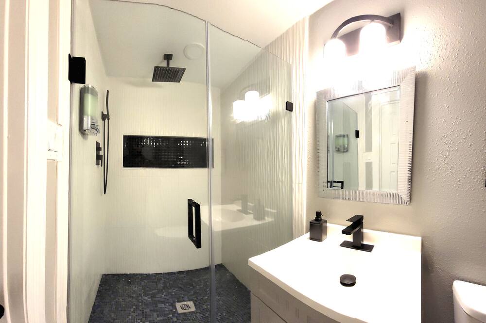 Photo of Bathroom in South Central Houston