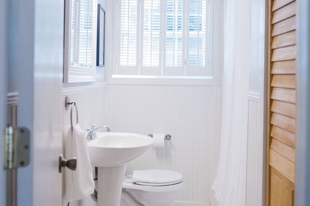 Photo of Bathroom in Forest Park