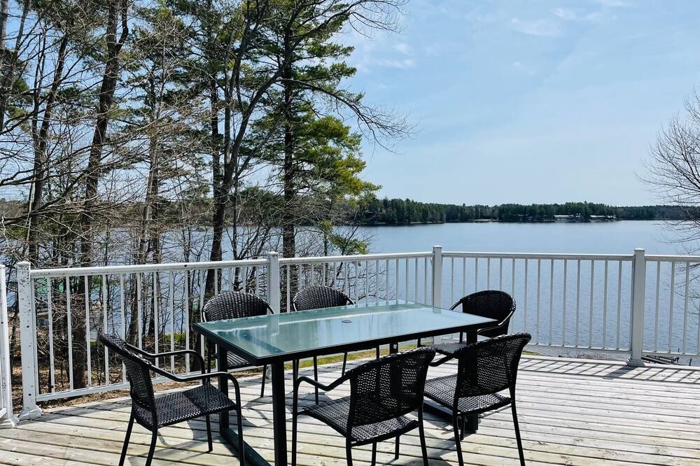 Photo of Patio Balcony in Gravenhurst