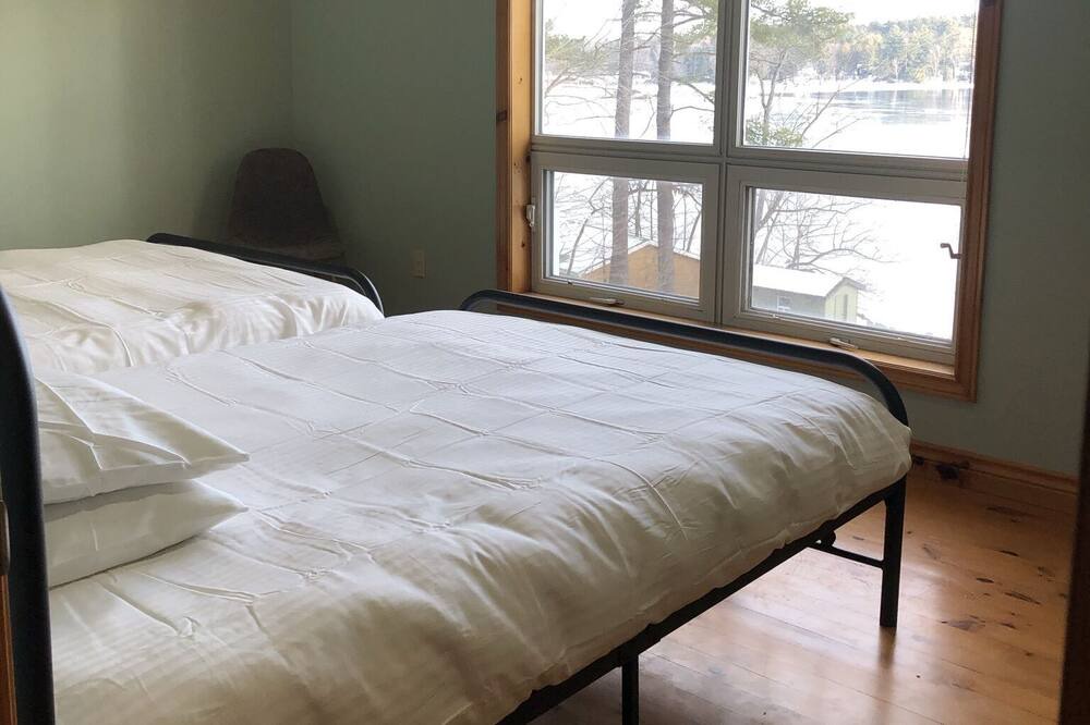 Photo of Bedroom in Gravenhurst