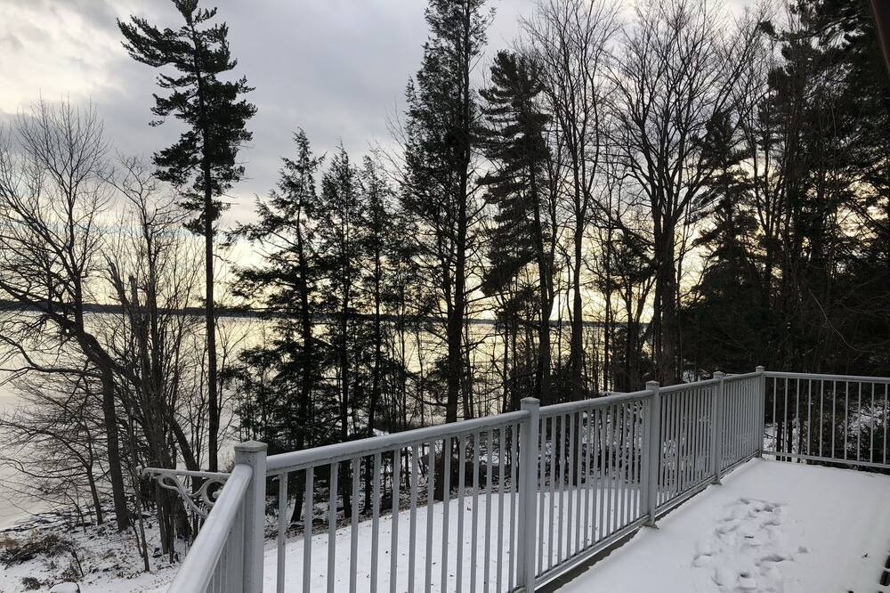 Photo of Patio Balcony in Gravenhurst