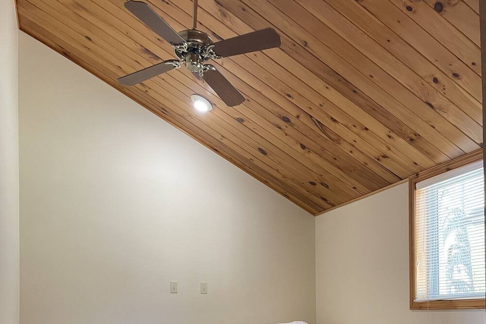 Photo of Bedroom in Gravenhurst