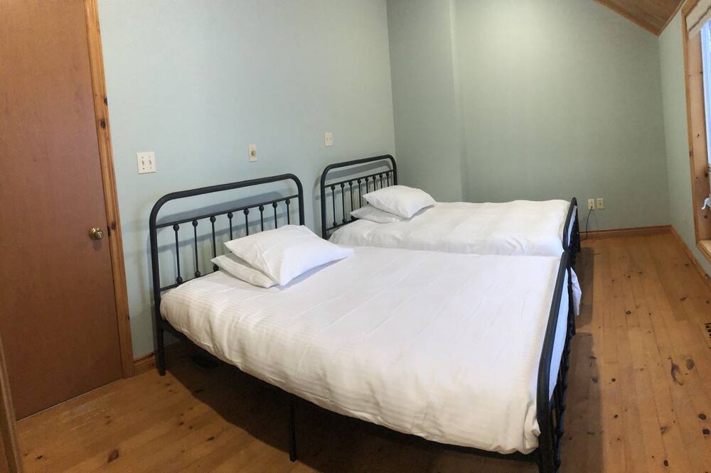 Photo of Bedroom in Gravenhurst