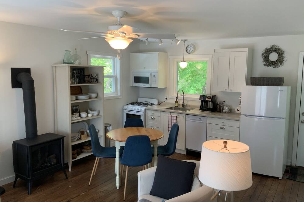 Photo of Kitchen in Adolphustown