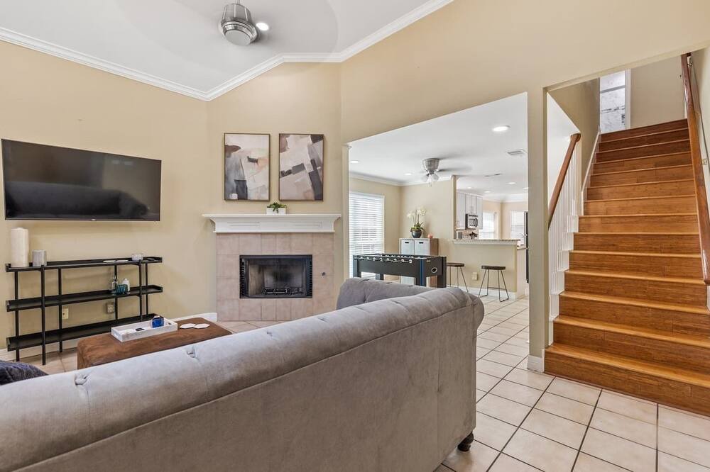 Photo of Livingroom in North Central Carrollton