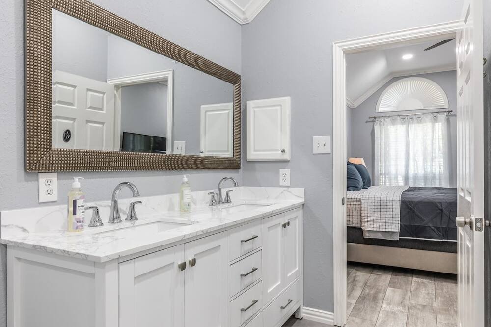 Photo of Bathroom in North Central Carrollton