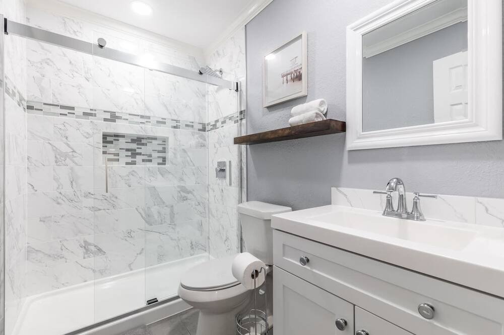 Photo of Bathroom in North Central Carrollton