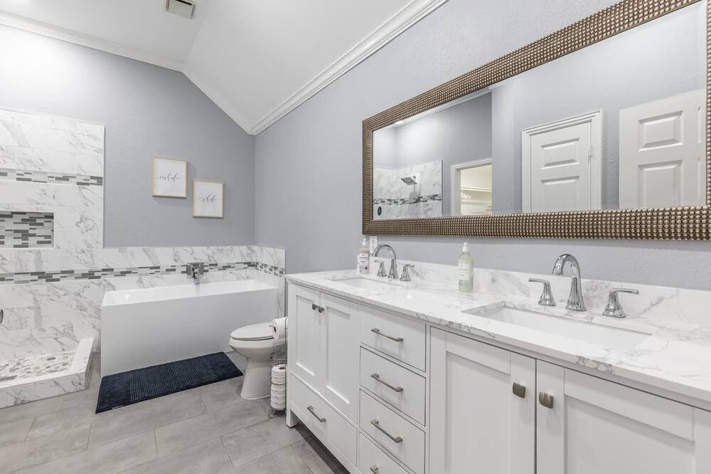 Photo of Bathroom in North Central Carrollton
