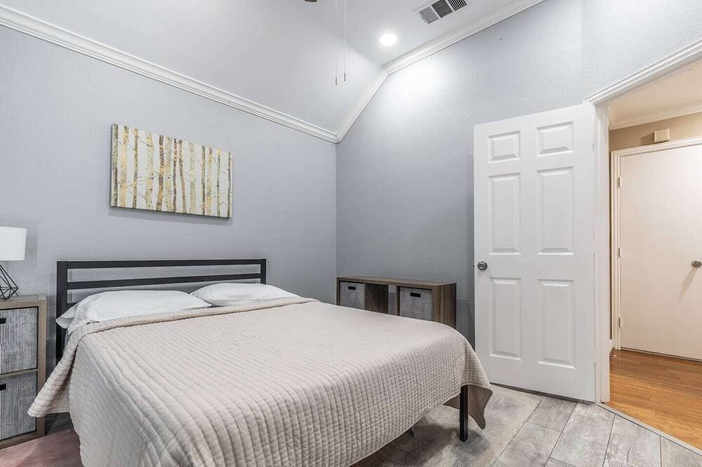 Photo of Bedroom in North Central Carrollton