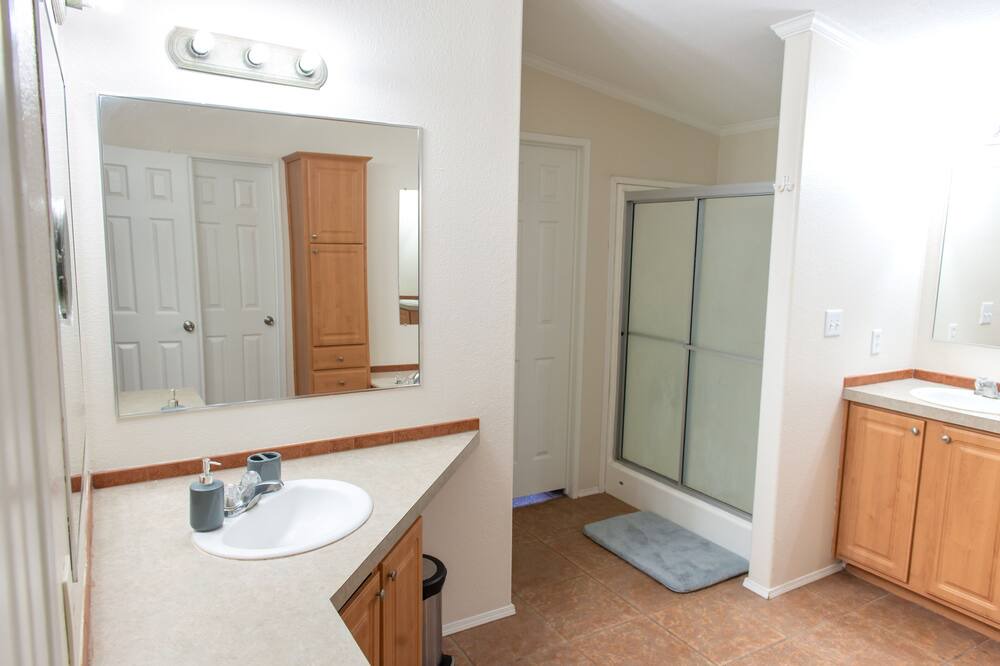 Photo of Bathroom in Concan