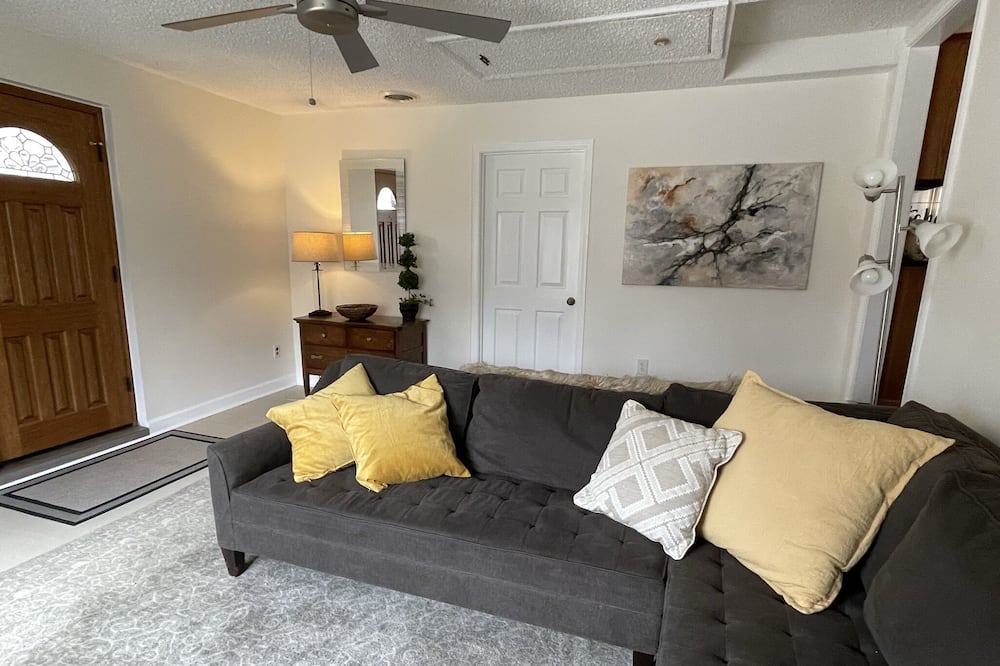 Photo of Livingroom in Whites Creek