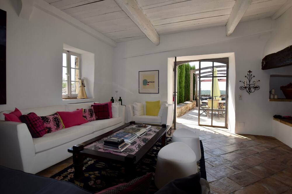 Photo of Livingroom in La Capelle-et-Masmolene