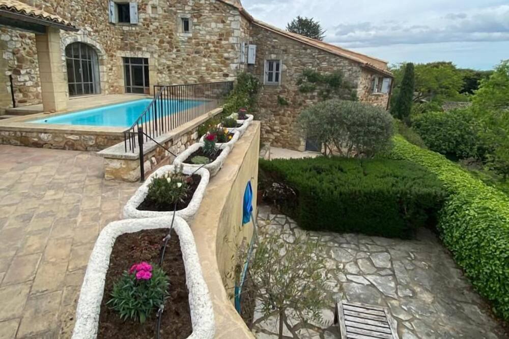 Photo of Outdoor in La Capelle-et-Masmolene