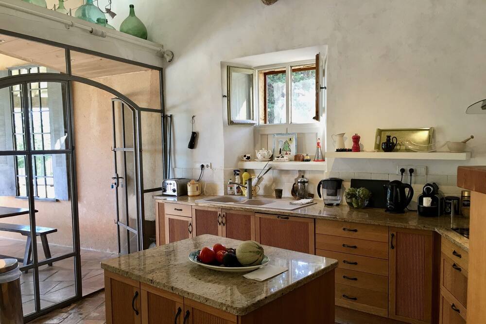 Photo of Kitchen in La Capelle-et-Masmolene