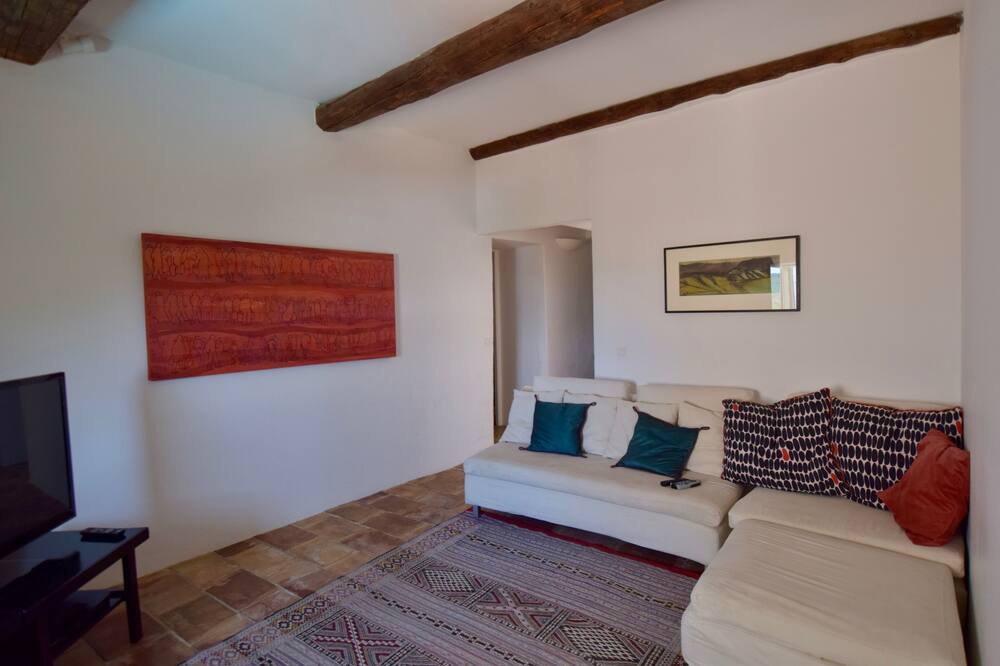 Photo of Livingroom in La Capelle-et-Masmolene