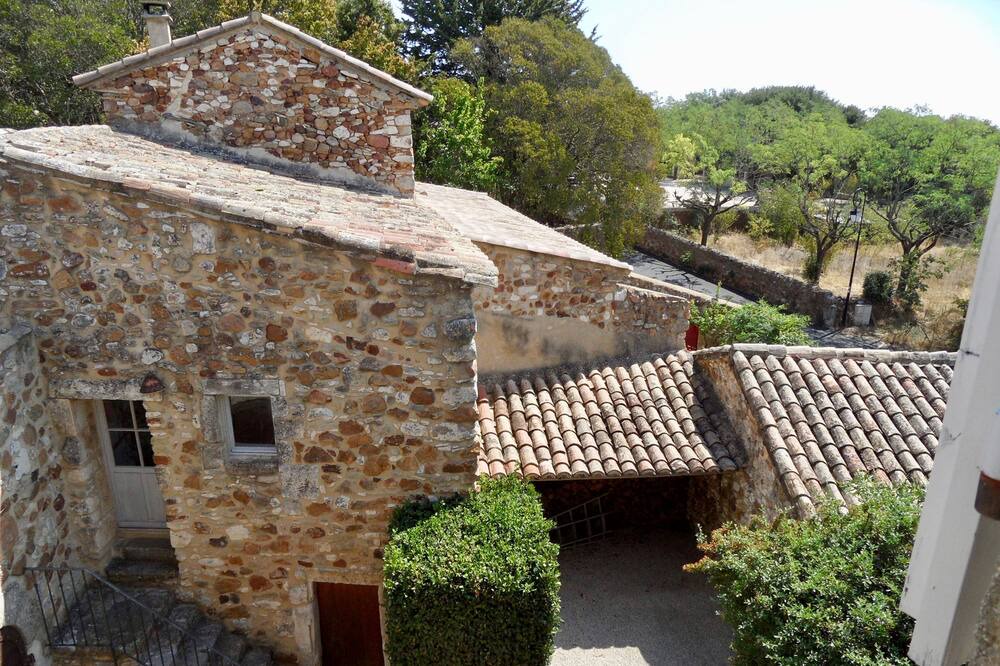 Photo of Outdoor in La Capelle-et-Masmolene