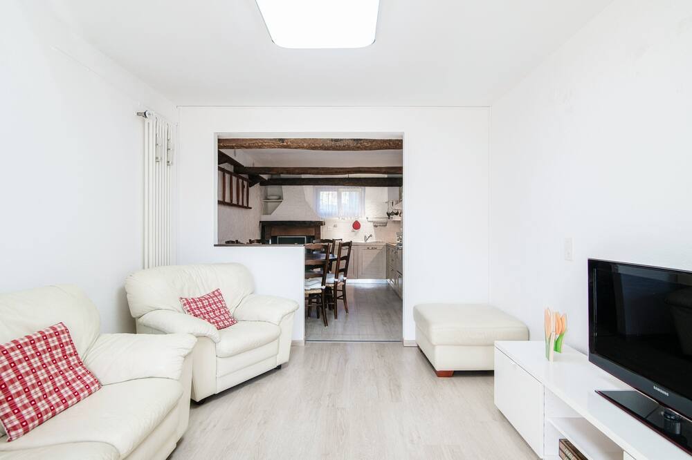 Photo of Livingroom in Torricella Taverne