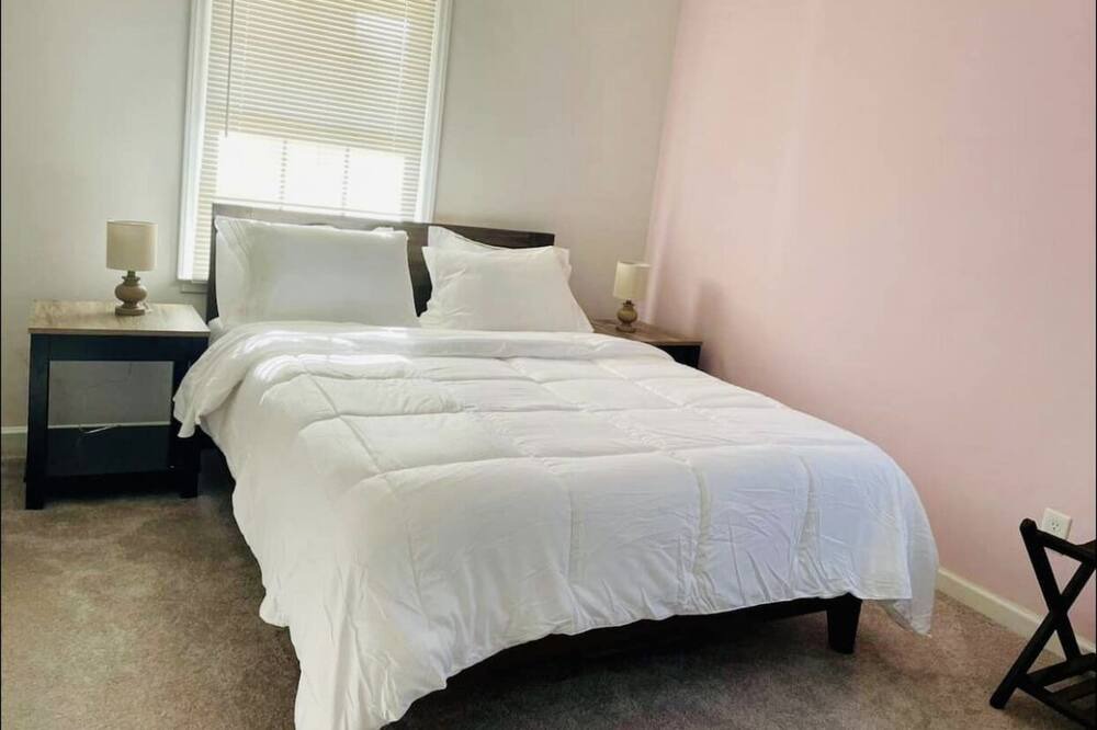 Photo of Bedroom in Elon