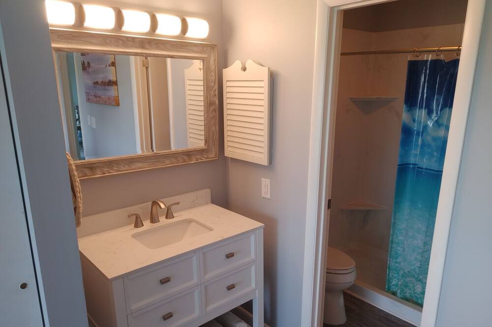 Photo of Bathroom in Oceanmarsh Subdivision