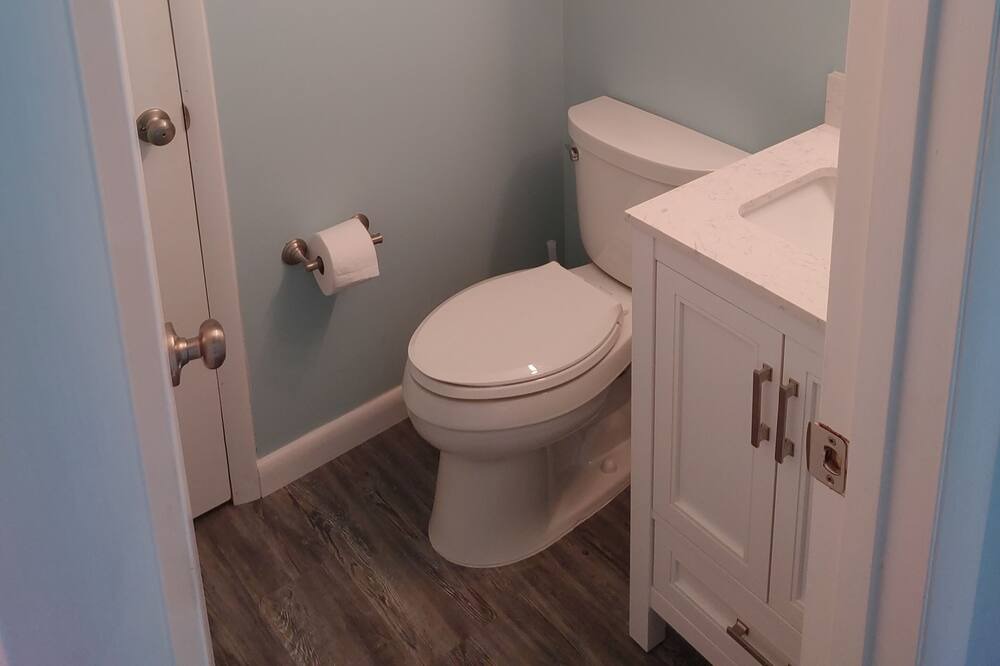 Photo of Bathroom in Oceanmarsh Subdivision