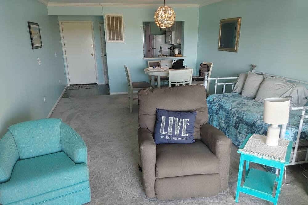 Photo of Livingroom in Oceanmarsh Subdivision