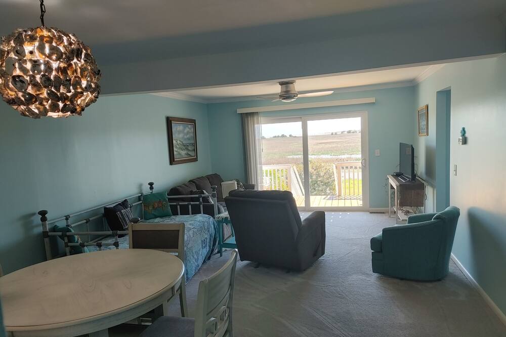 Photo of Livingroom in Oceanmarsh Subdivision