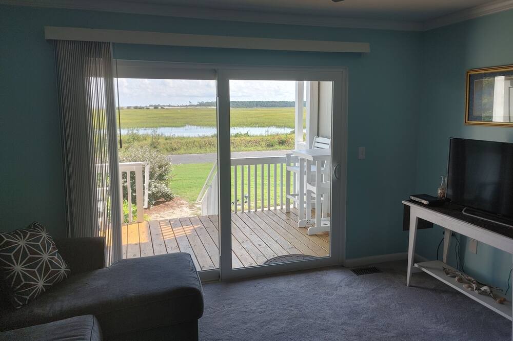 Photo of Livingroom in Oceanmarsh Subdivision