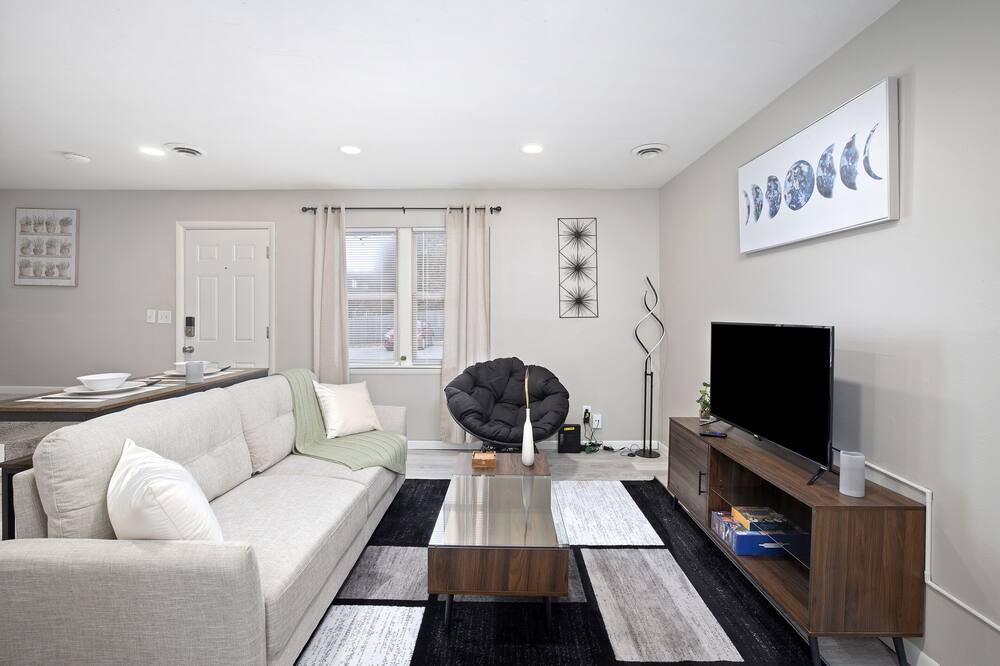 Photo of Livingroom in Brookline Station
