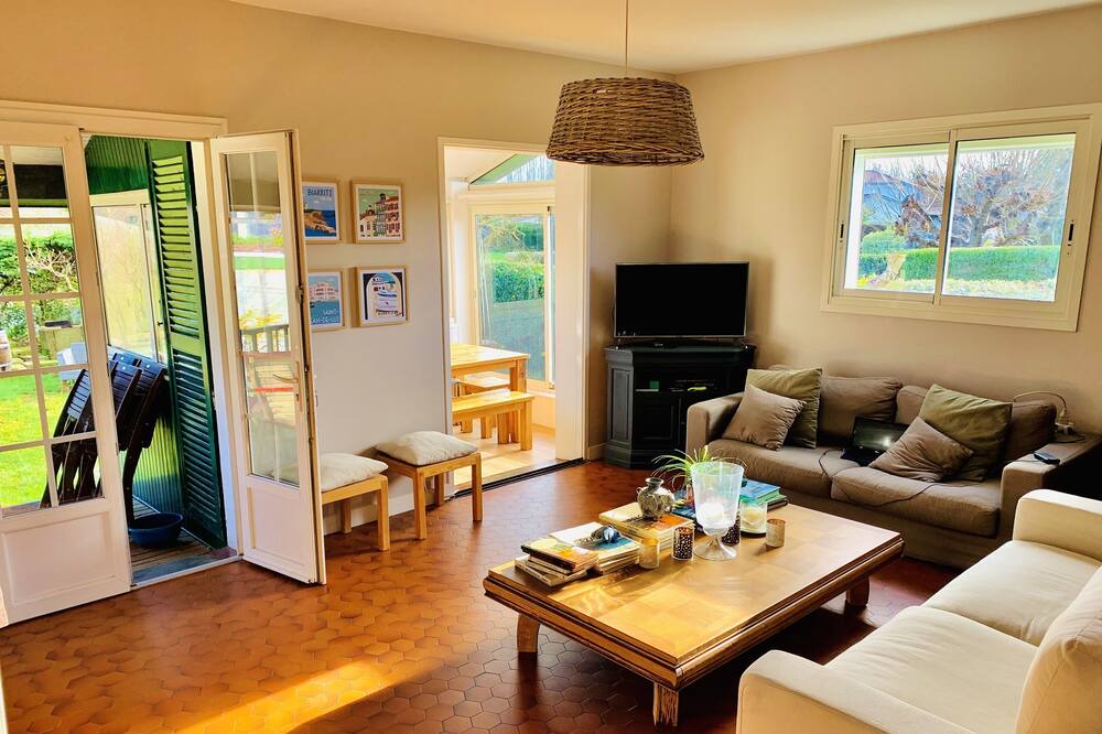 Photo of Livingroom in Ustaritz