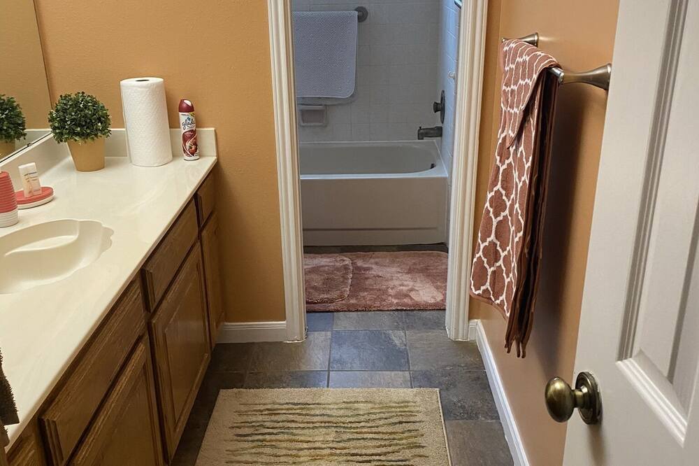 Photo of Bathroom in Garden Ridge