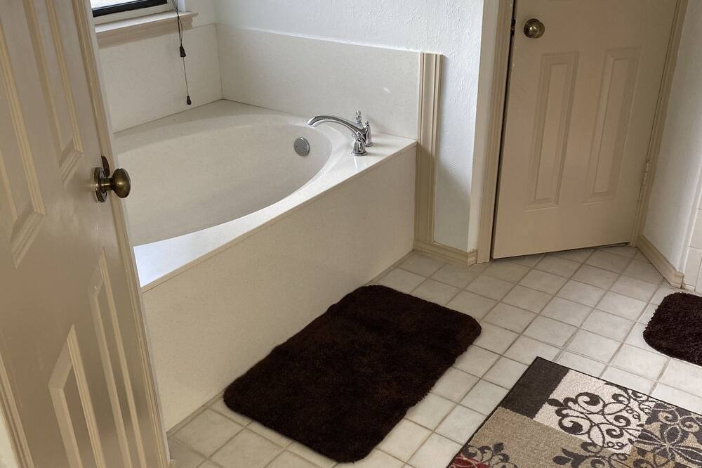 Photo of Bathroom in Garden Ridge