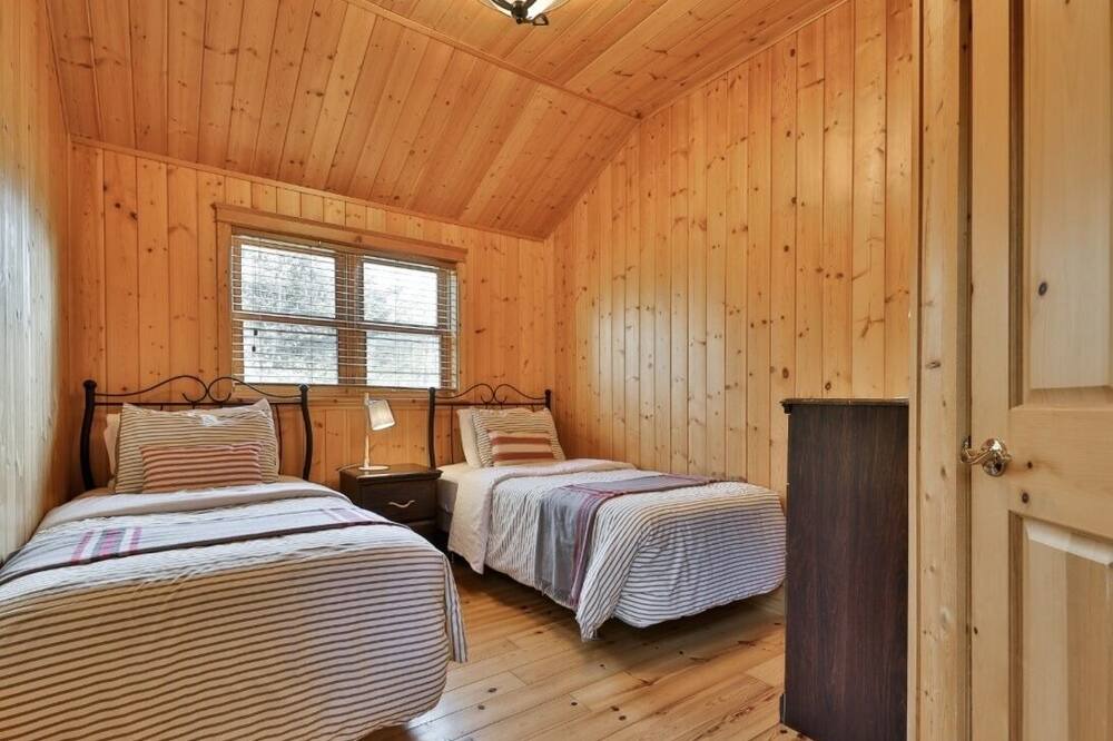 Photo of Bedroom in Fiddler Lake Resort