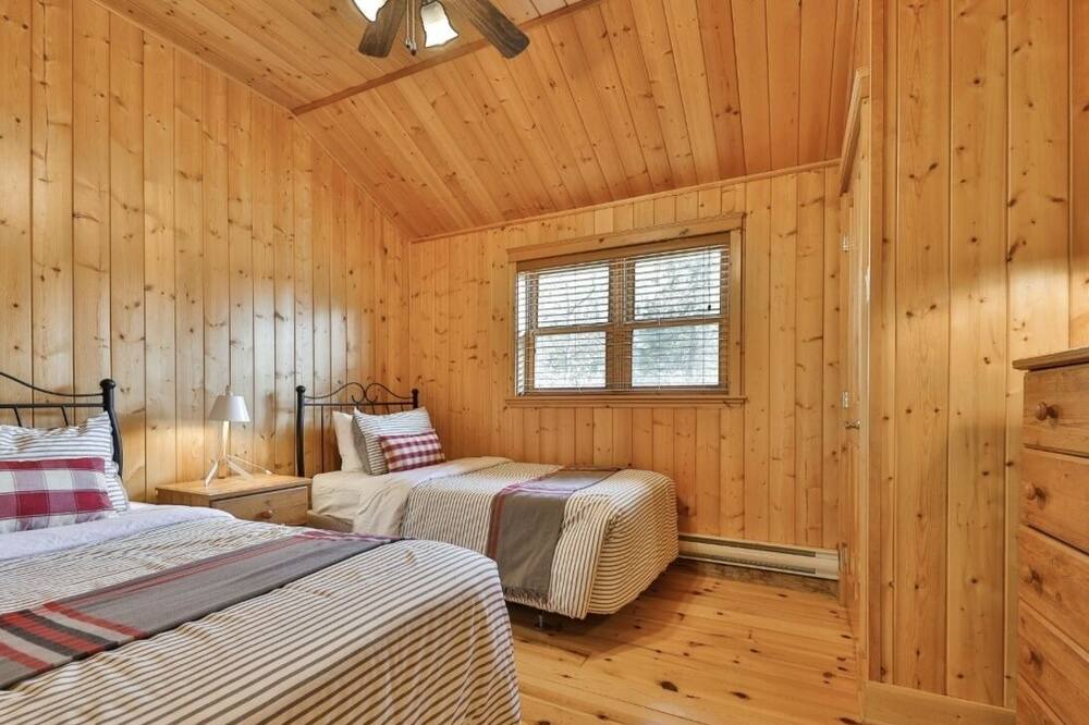 Photo of Bedroom in Fiddler Lake Resort