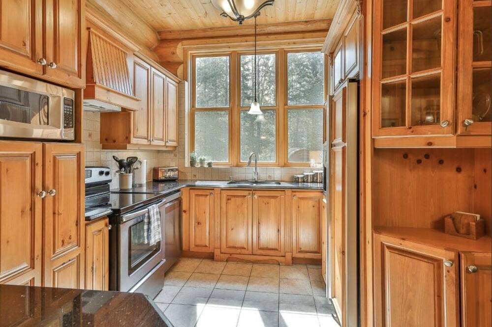 Photo of Kitchen in Fiddler Lake Resort