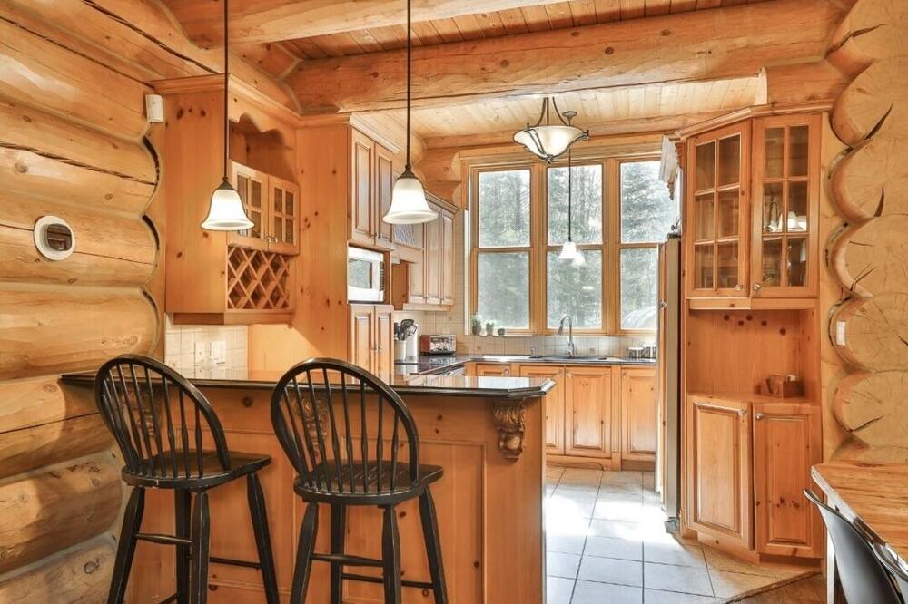 Photo of Kitchen in Fiddler Lake Resort