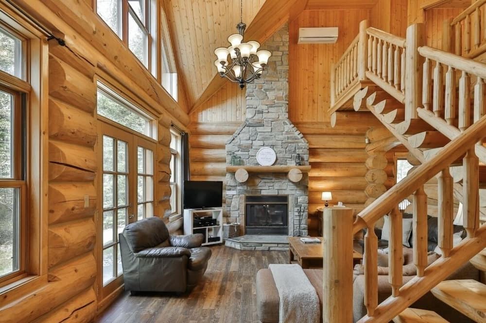 Photo of Livingroom in Fiddler Lake Resort