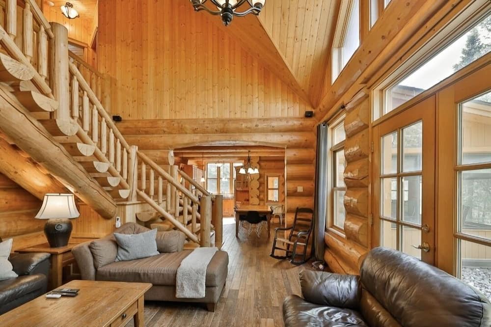 Photo of Livingroom in Fiddler Lake Resort