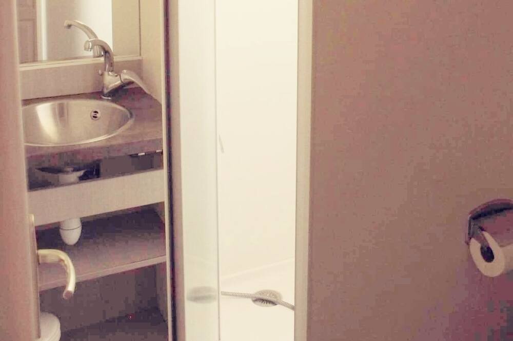 Photo of Bathroom in Vouneuil-sur-Vienne