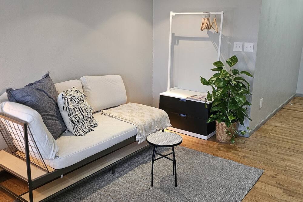 Photo of Livingroom in Aurora