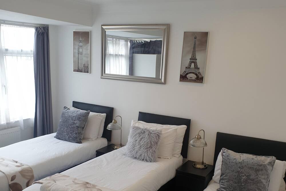 Photo of Others in Ponders End