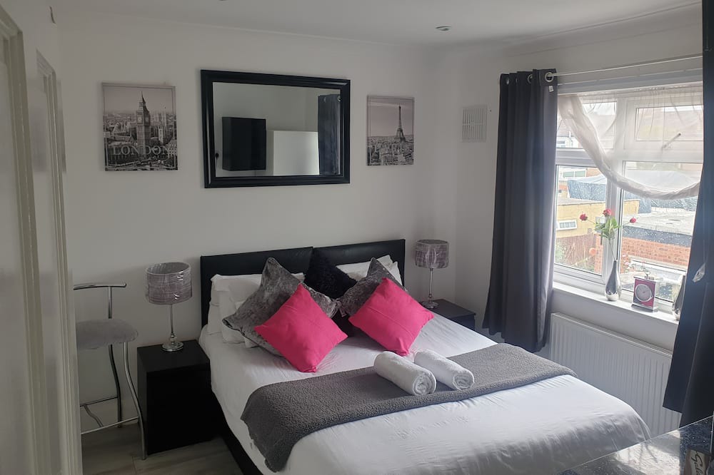 Photo of Others in Ponders End