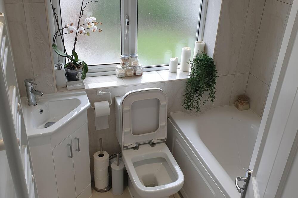 Photo of Bathroom in Ponders End