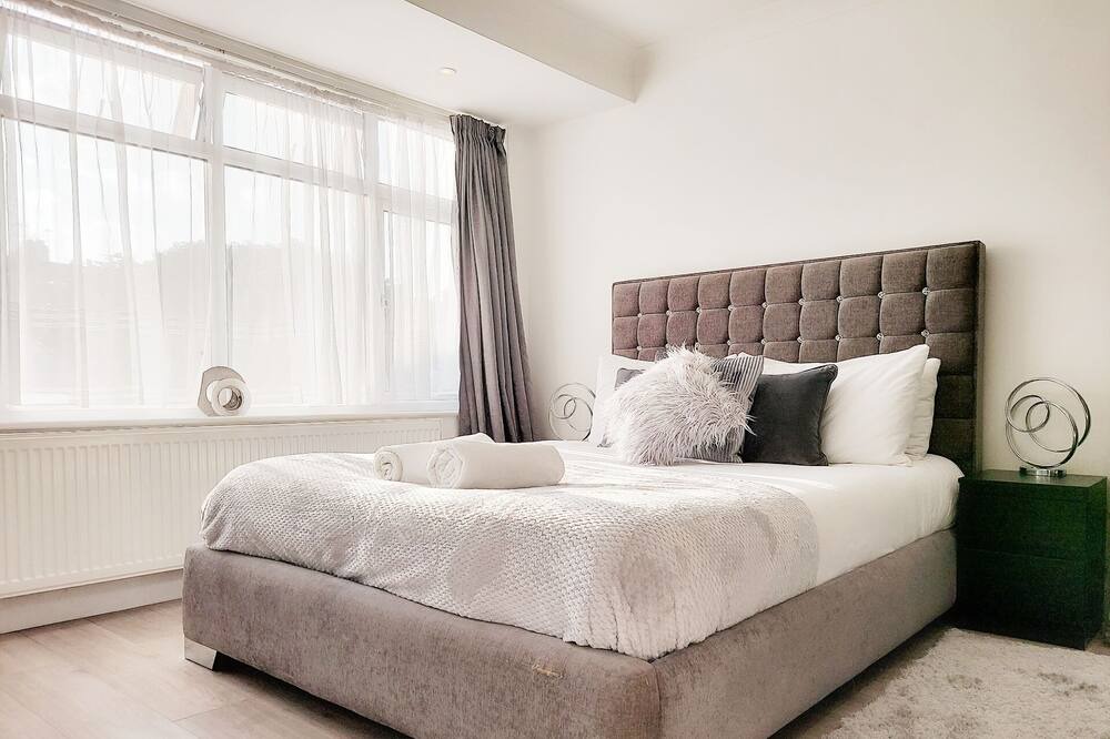 Photo of Others in Ponders End