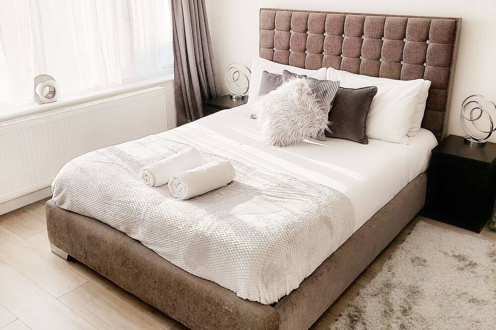 Photo of Others in Ponders End